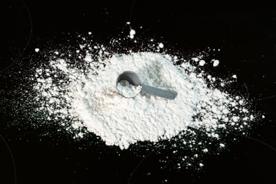 Glycine for Sleep and Recovery: Dosage, Timing, and What the Research Shows